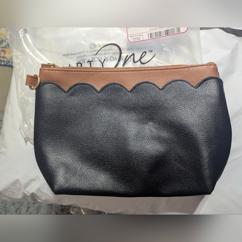 Thirty-one Tapered Pouch. Black and Brown Scalloped Women's Bag